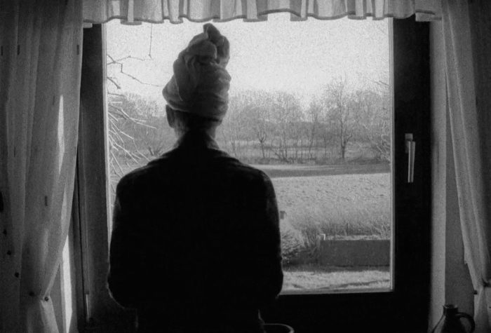 Leonie Kellein, Die Frau im Fenster,
Video, 16mm, schwarz-weiß, 03:34 Minuten,
2015